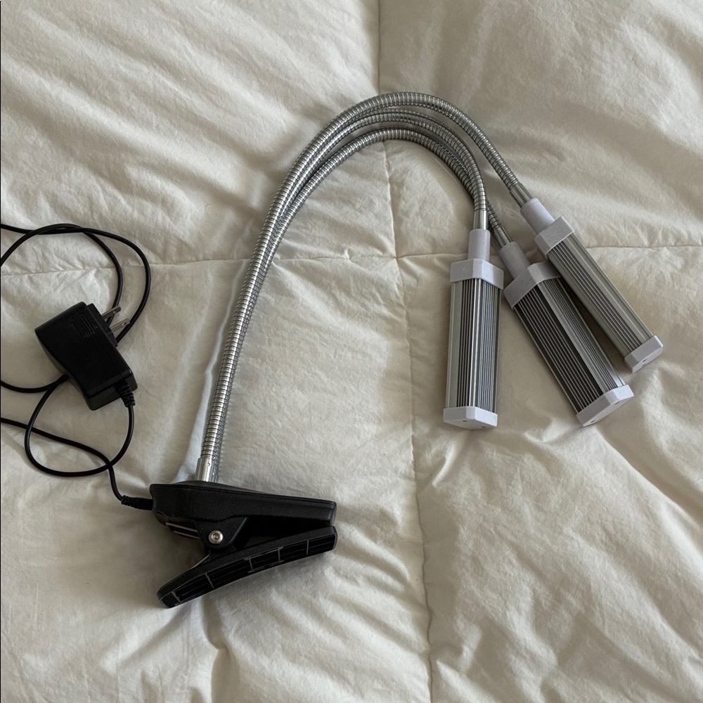 Adjustable Self-Timing 3-Head Plant Light